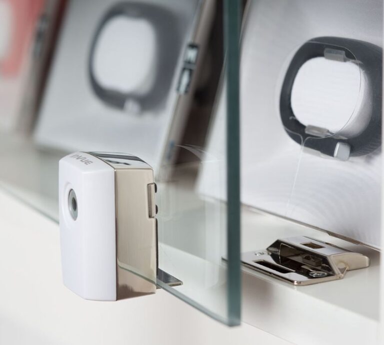 InVue con serratura in bianco, progettata per soluzioni di sicurezza avanzate