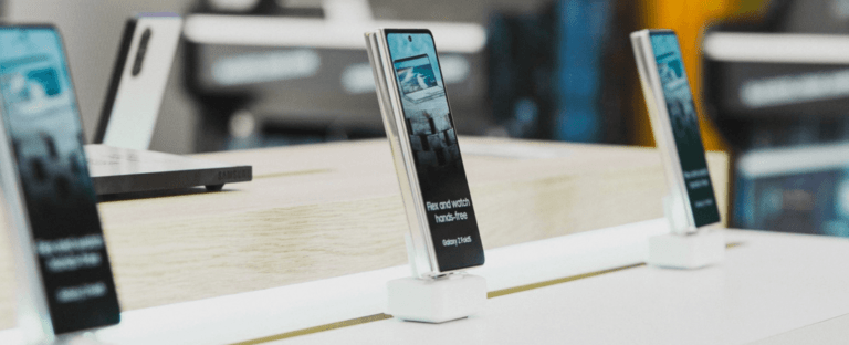 Samsung le proprie strategie di vendita grazie alla moderna sicurezza wireless per il settore retail InVue