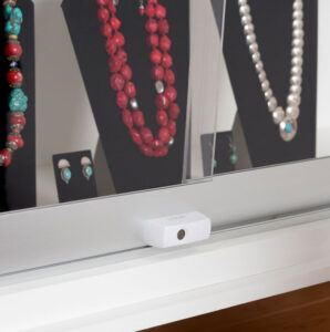 Plunger Lock InVue  Plunger Lock bianco, progettata per soluzioni di sicurezza avanzate