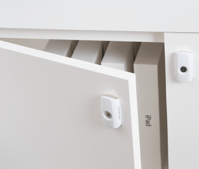 Cam Lock InVue  Cam Lock bianco, progettata per soluzioni di sicurezza avanzate