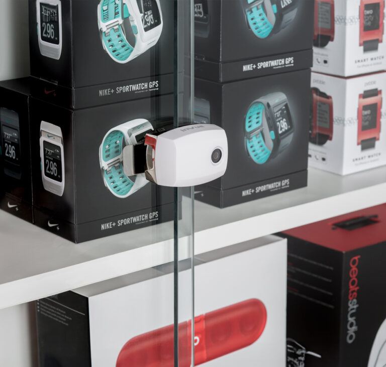 Una serratura universale protegge gli smartwatch dietro una porta di vetro