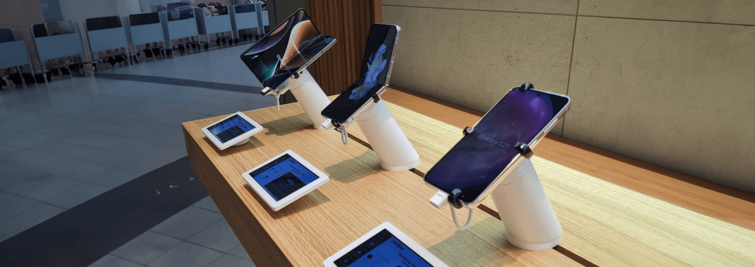 Telefoni e tablet in esposizione utilizzando InVue