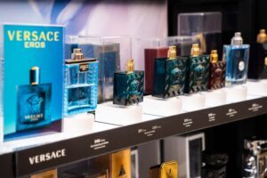 Un espositore per campioni di profumo dotato di soluzioni di sicurezza che proteggono ogni campione, valorizzando al contempo il marchio di bellezza e consentendo ai clienti di interagire con i profumi