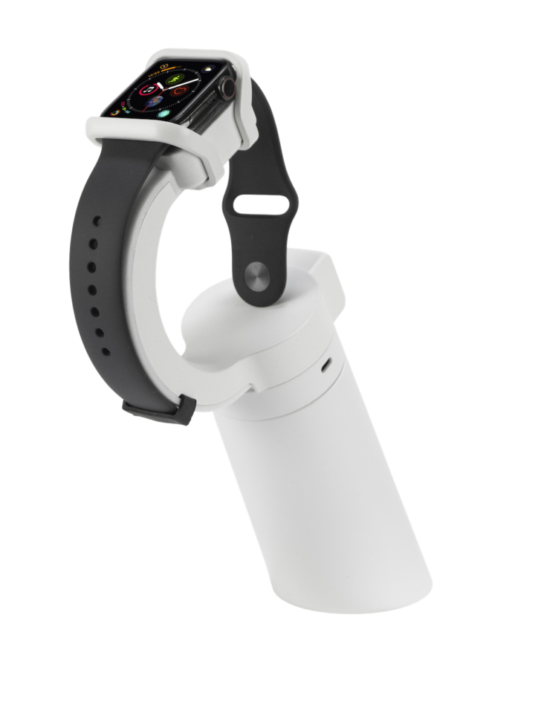 Smartwatch su espositore bianco