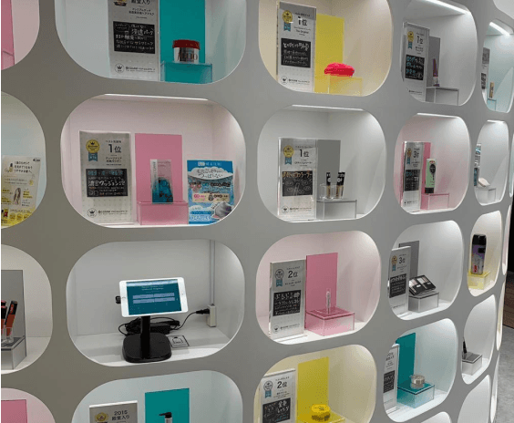 Prodotti per la salute e la bellezza esposti in modo sicuro con InVue