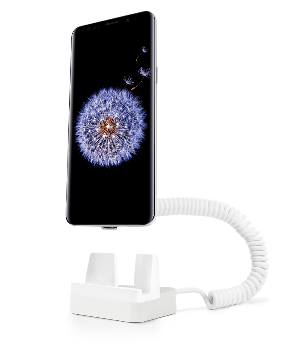 Smartphone collegato a display bianco sicuro