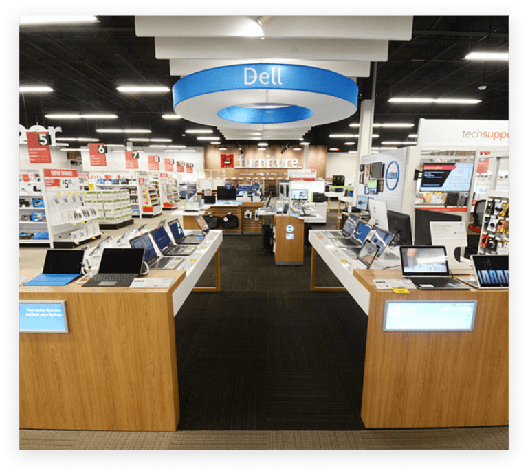 Computer Dell esposti in modo sicuro sui tavoli di Office Depot