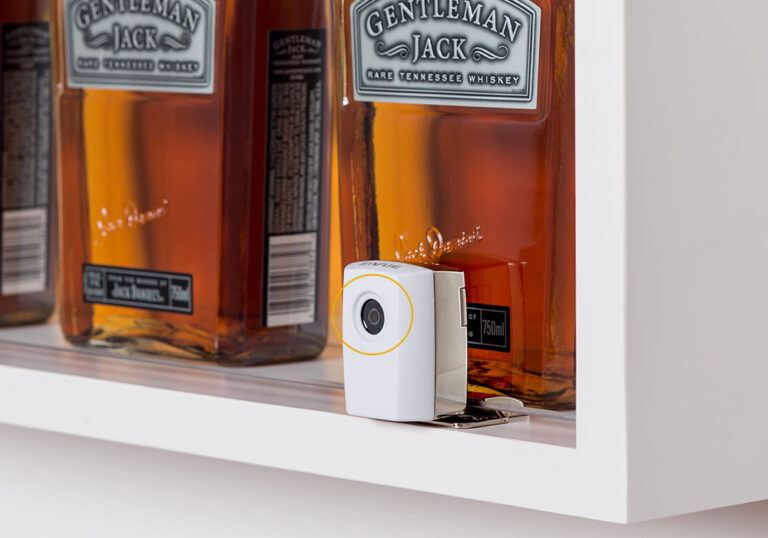 Serratura a pistone InVue in bianco, progettata per soluzioni di sicurezza avanzate - Bloccata