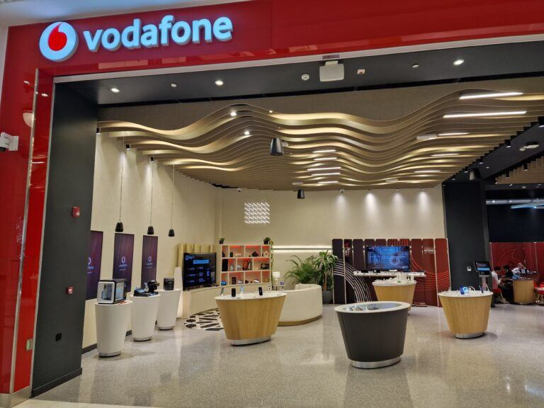 Vodafone invita i clienti a provare i prodotti nella loro forma più autentica, senza cavi né fili.