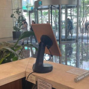 Supporto per tablet da tavolo con supporto nero