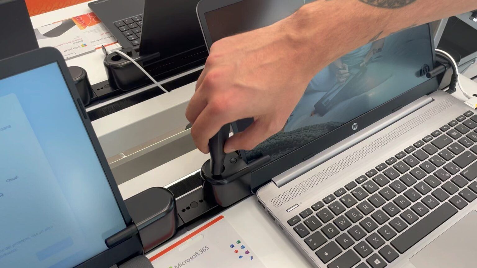 Blocco laptop sbloccato presso Expert Link