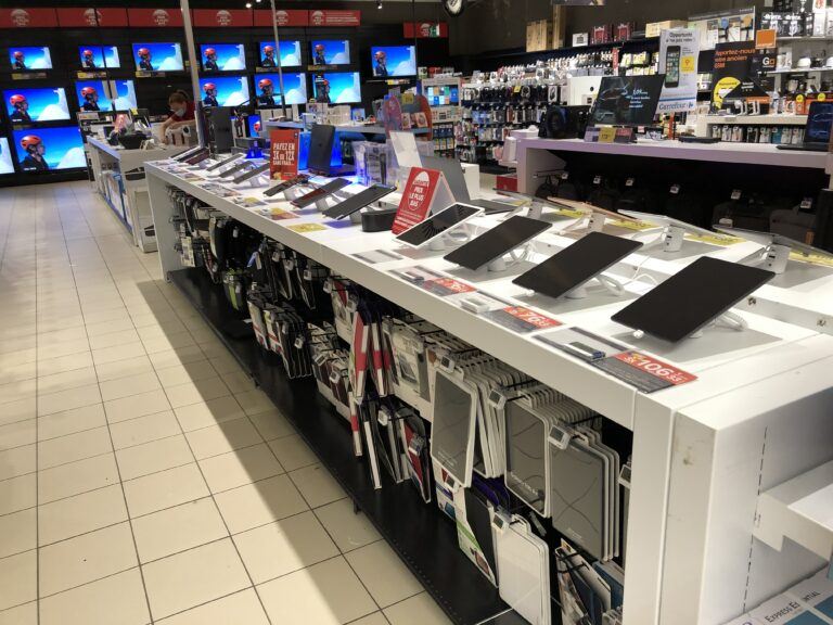 Carrefour Belgio espone tablet con le soluzioni di sicurezza per la vendita al dettaglio InVue