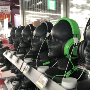 Cuffie in esposizione sicura