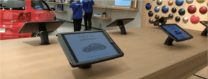 Supporti per tablet in una concessionaria VW