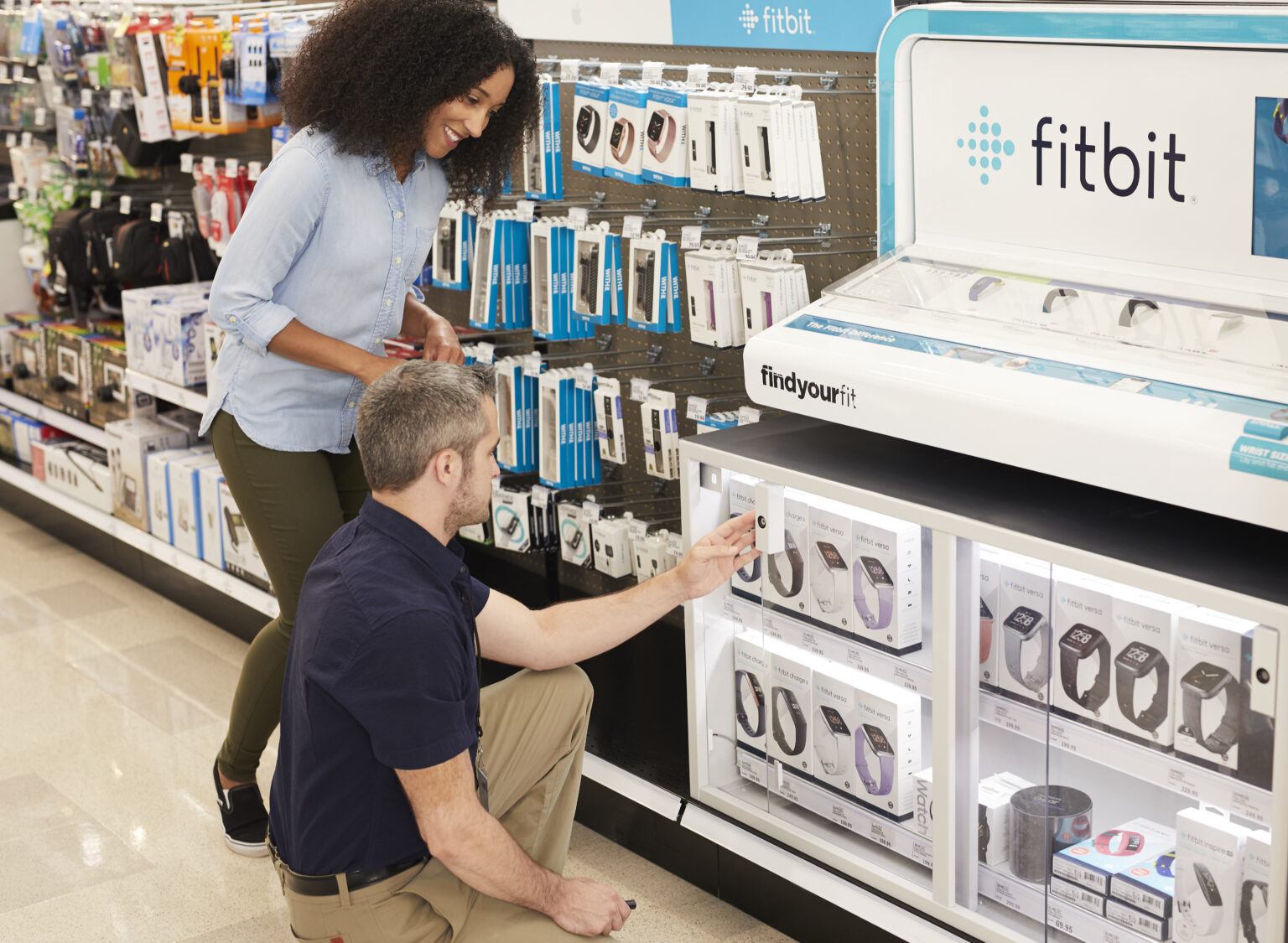 Le serrature intelligenti proteggono i prodotti nei negozi al dettaglio