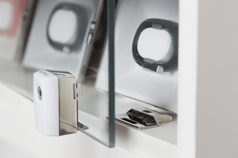 Showcase Lock InVue  Showcase Lock bianco, progettata per soluzioni di sicurezza avanzate