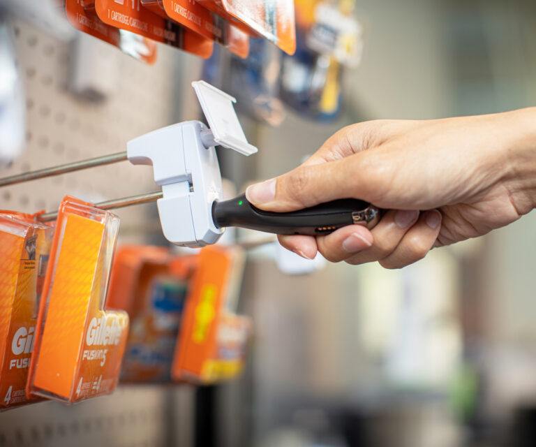 Gancio di bloccaggio con OneKEY per rasoi