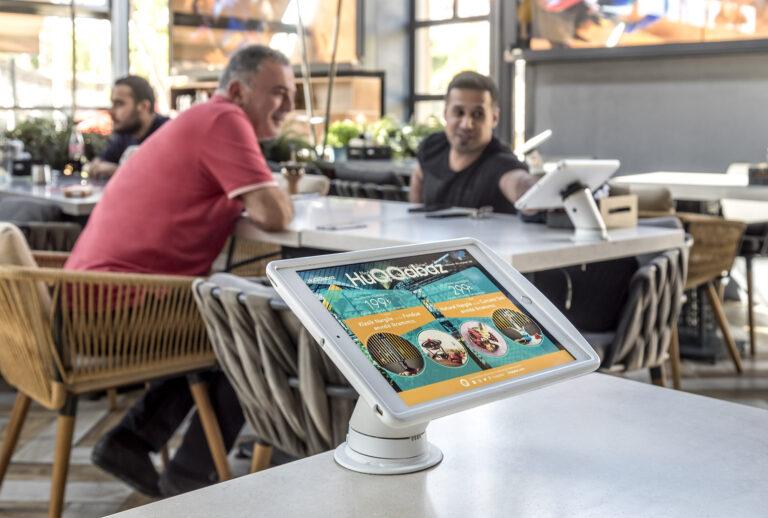 Supporto per tablet CT100 in un ristorante