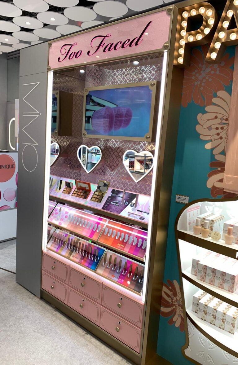 Prodotti di bellezza Too Faced protetti da serrature L430