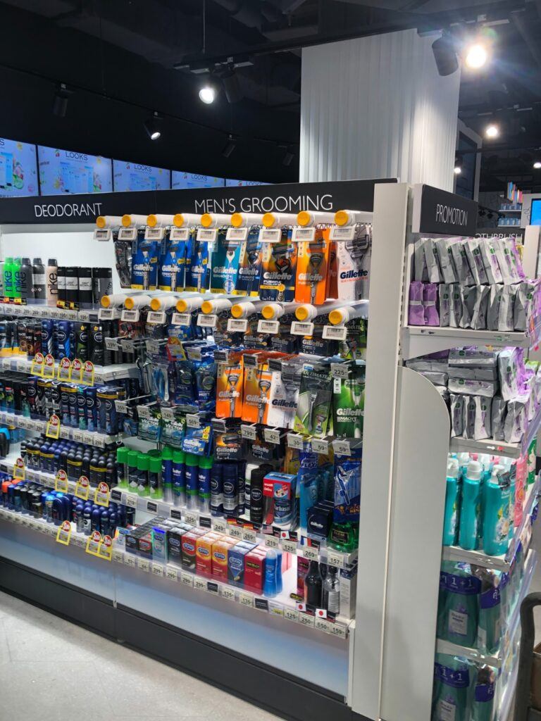 Prodotti per la salute e la bellezza esposti in negozio