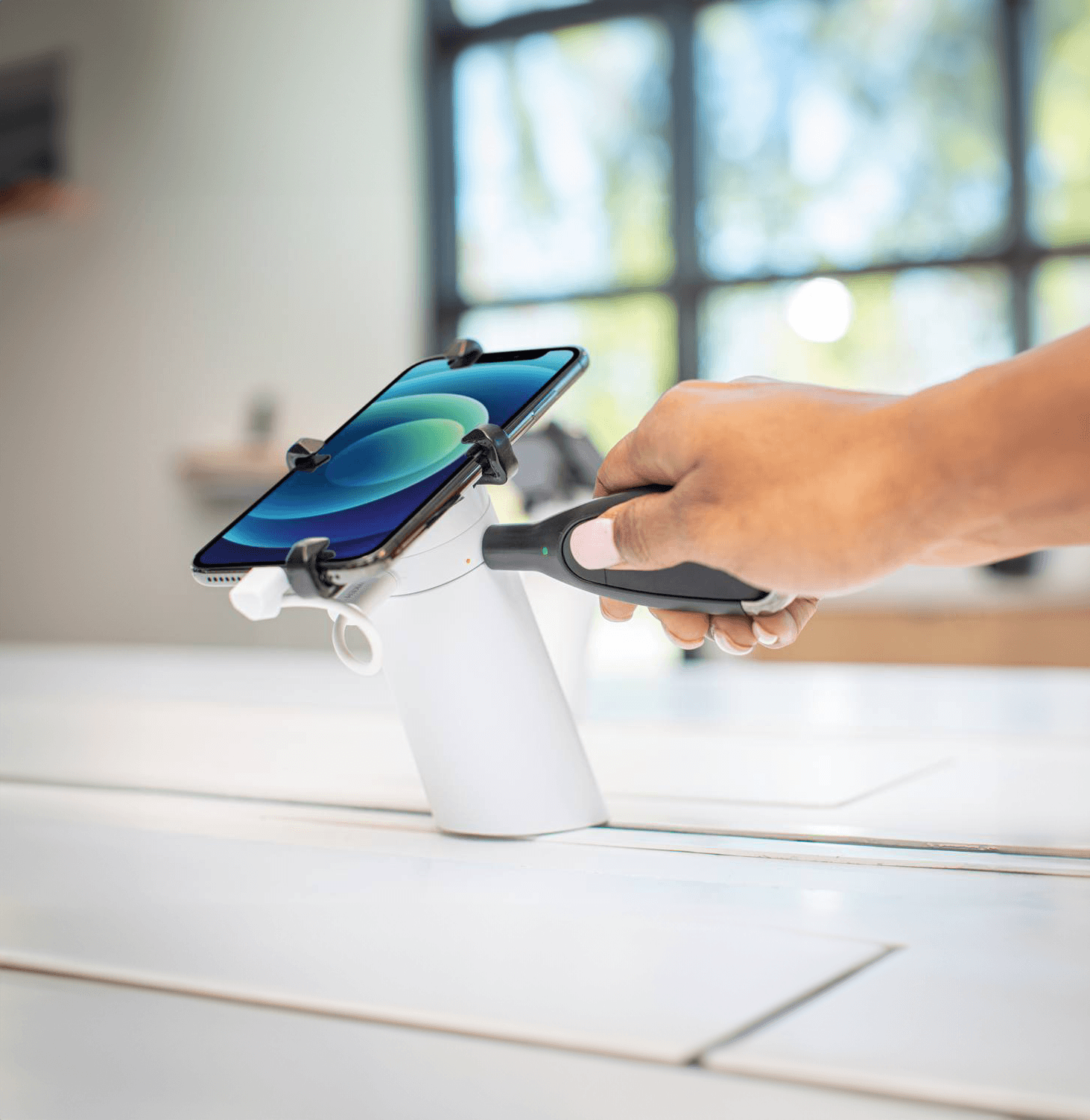 Persona che sblocca One60  OneKEY