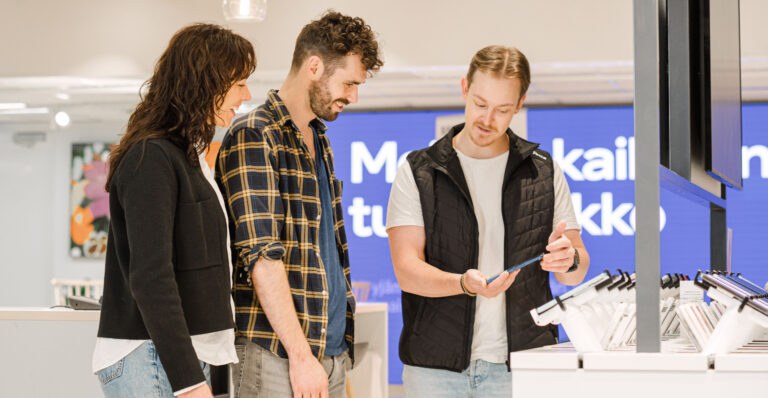 Trasformare i negozi Telia con un sistema di sicurezza dei dispositivi coerente, accurato e connesso