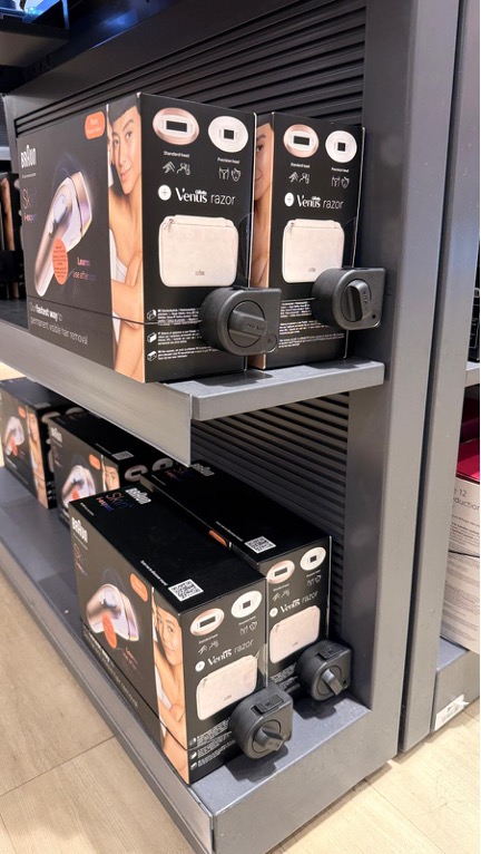 InVueProtezione degli imballaggi: gli angolari " Package Wrap " garantiscono la sicurezza dei prodotti di salute e bellezza venduti al dettaglio.